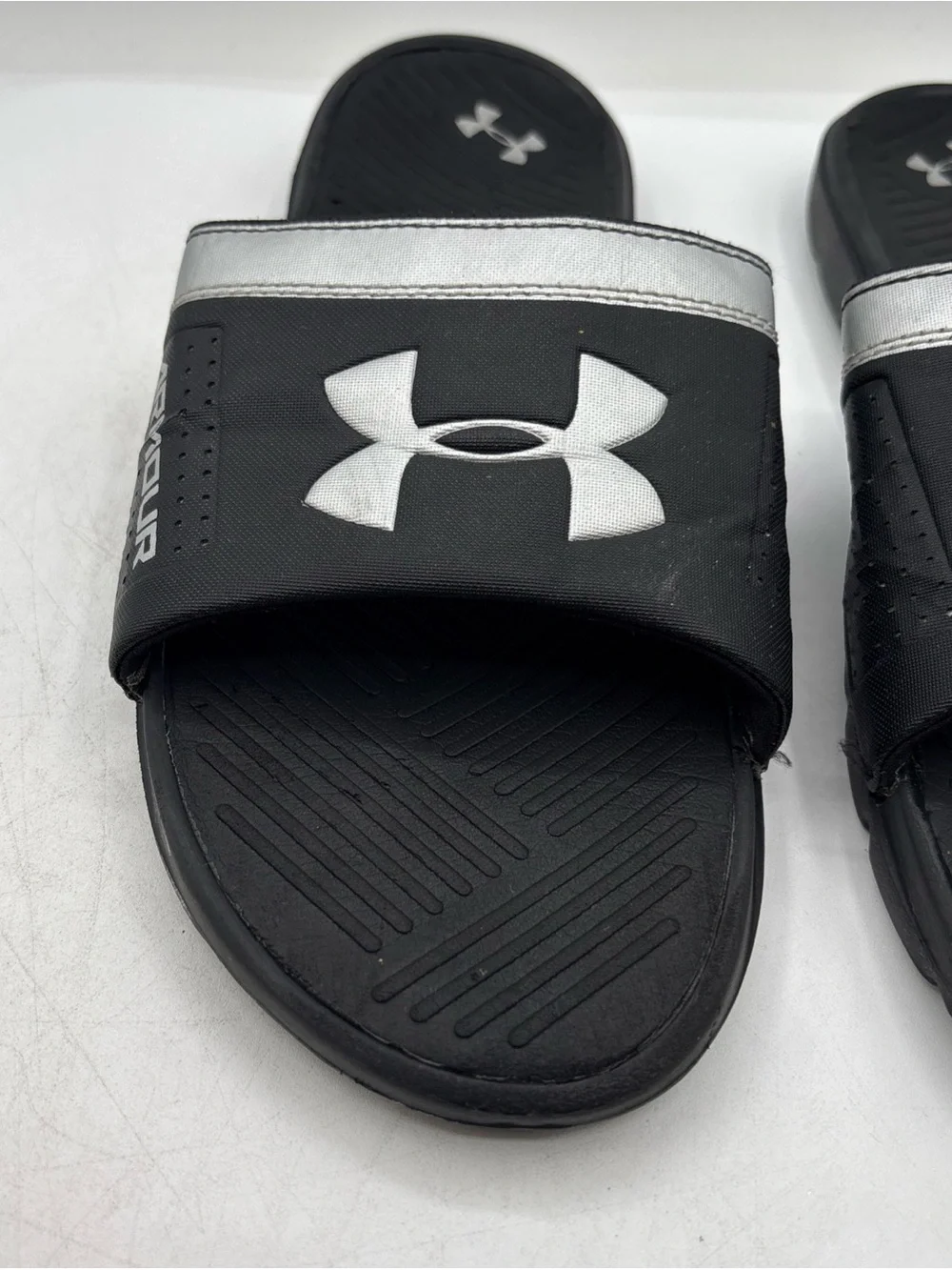 Under Armour UA Playmaker VI Slides Men’s Size 10 Black Silver Athletic Recovery